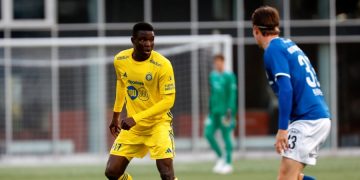 Hassane Bandé (à g.) en match aller face à Klaksvik