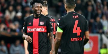 Les défenseurs centraux du Bayer Edmond Tapsoba (12) et Jonathan Tah