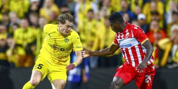 Nasser Djiga (à d.) en match des barrages de Champions League face à Bodo Glimt