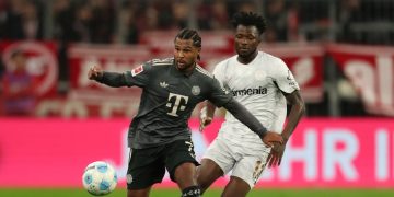 Edmond Tapsoba (à d.) et Serge Gnabry